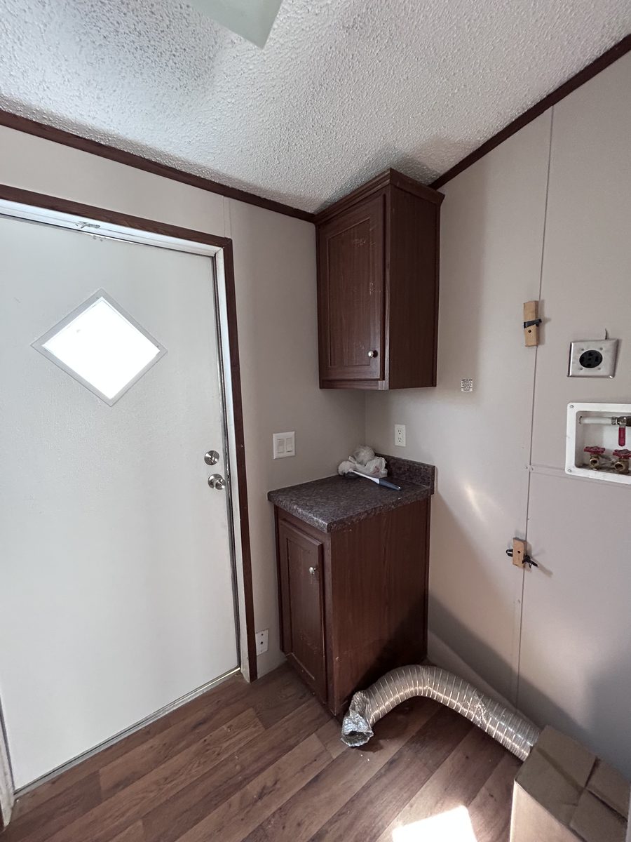 5 Bedroom with Common Area — entry door and interior